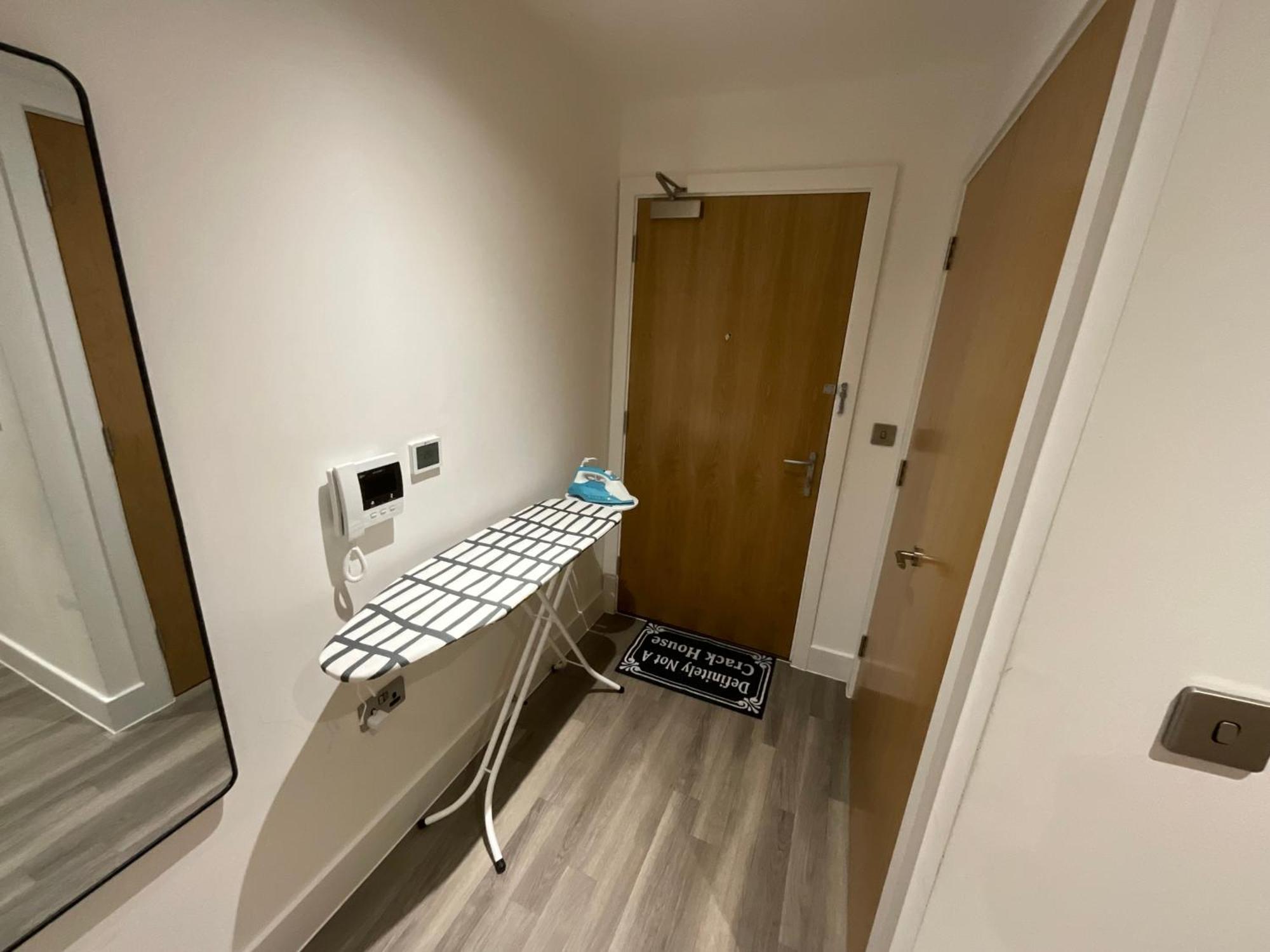Deluxe Double Bed In Shared Apt Near Canary Wharf, City Airport & O2 Arena With Thames View Londra Esterno foto