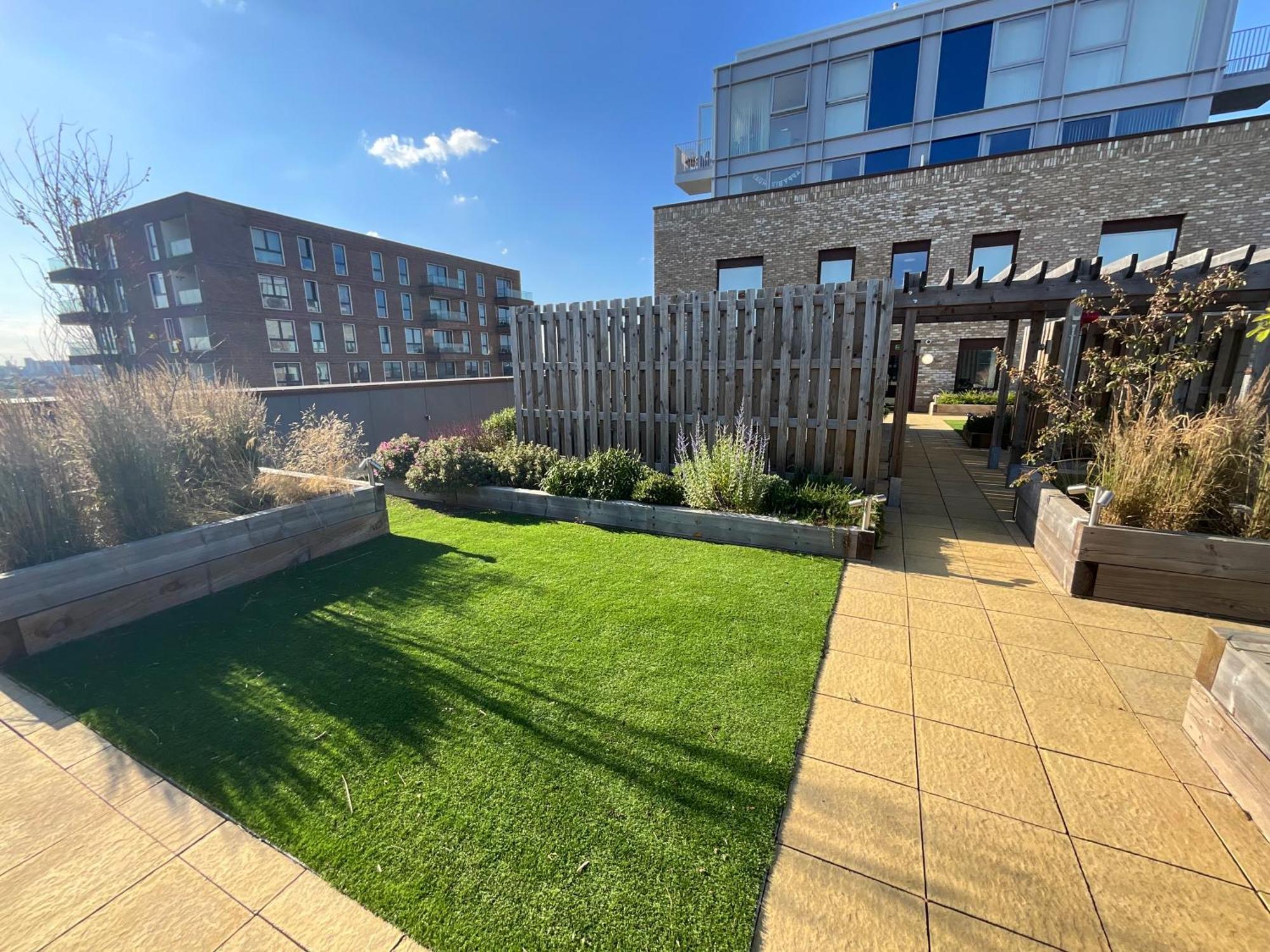 Deluxe Double Bed In Shared Apt Near Canary Wharf, City Airport & O2 Arena With Thames View Londra Esterno foto