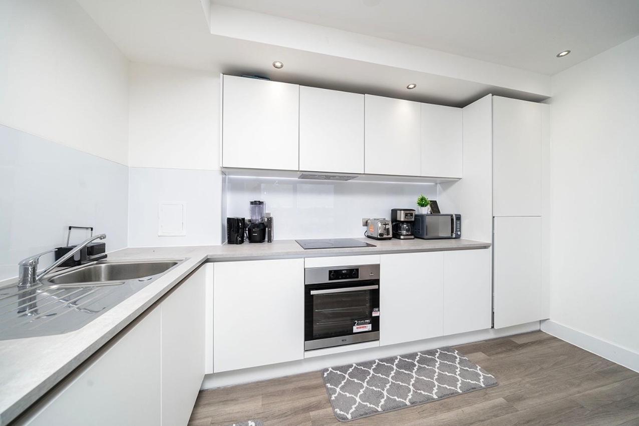 Deluxe Double Bed In Shared Apt Near Canary Wharf, City Airport & O2 Arena With Thames View Londra Esterno foto