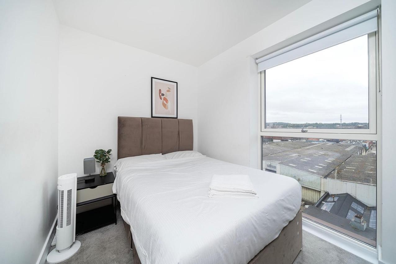 Deluxe Double Bed In Shared Apt Near Canary Wharf, City Airport & O2 Arena With Thames View Londra Esterno foto