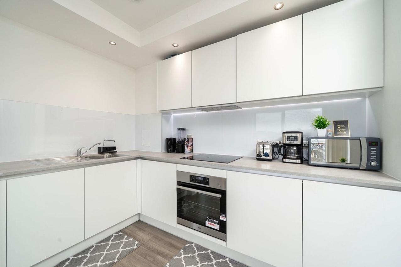Deluxe Double Bed In Shared Apt Near Canary Wharf, City Airport & O2 Arena With Thames View Londra Esterno foto