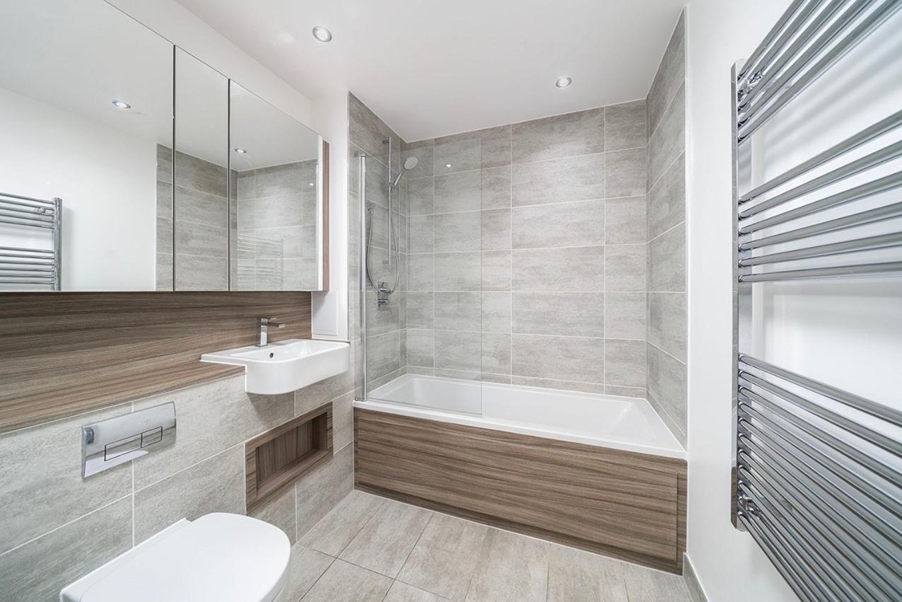 Deluxe Double Bed In Shared Apt Near Canary Wharf, City Airport & O2 Arena With Thames View Londra Esterno foto