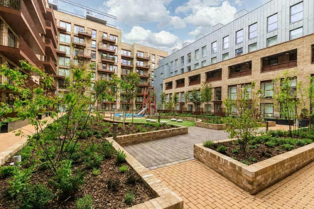 Deluxe Double Bed In Shared Apt Near Canary Wharf, City Airport & O2 Arena With Thames View Londra Esterno foto