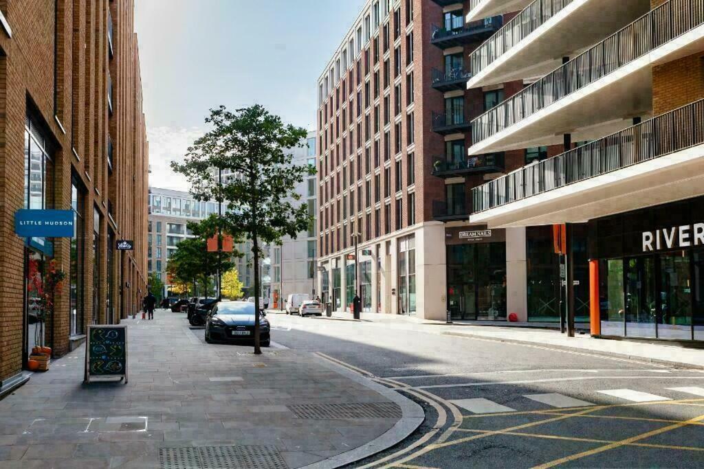 Deluxe Double Bed In Shared Apt Near Canary Wharf, City Airport & O2 Arena With Thames View Londra Esterno foto
