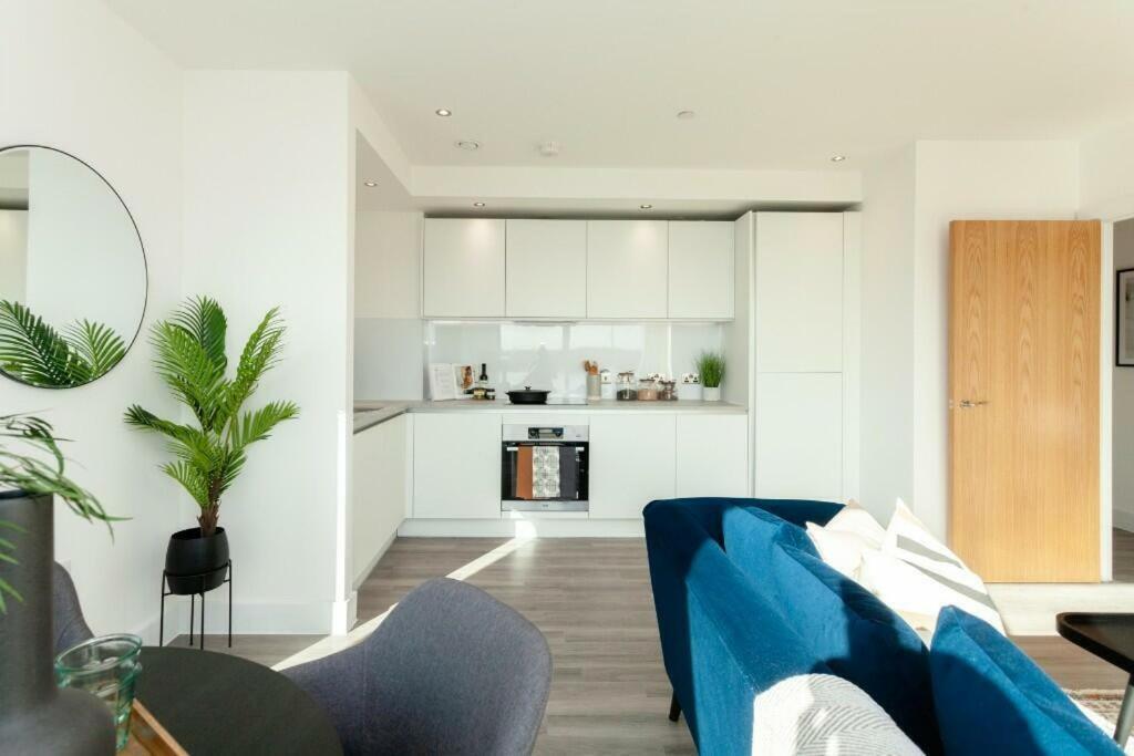 Deluxe Double Bed In Shared Apt Near Canary Wharf, City Airport & O2 Arena With Thames View Londra Esterno foto