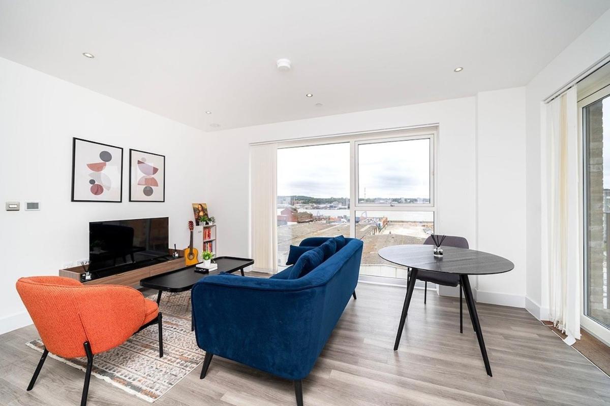 Deluxe Double Bed In Shared Apt Near Canary Wharf, City Airport & O2 Arena With Thames View Londra Esterno foto