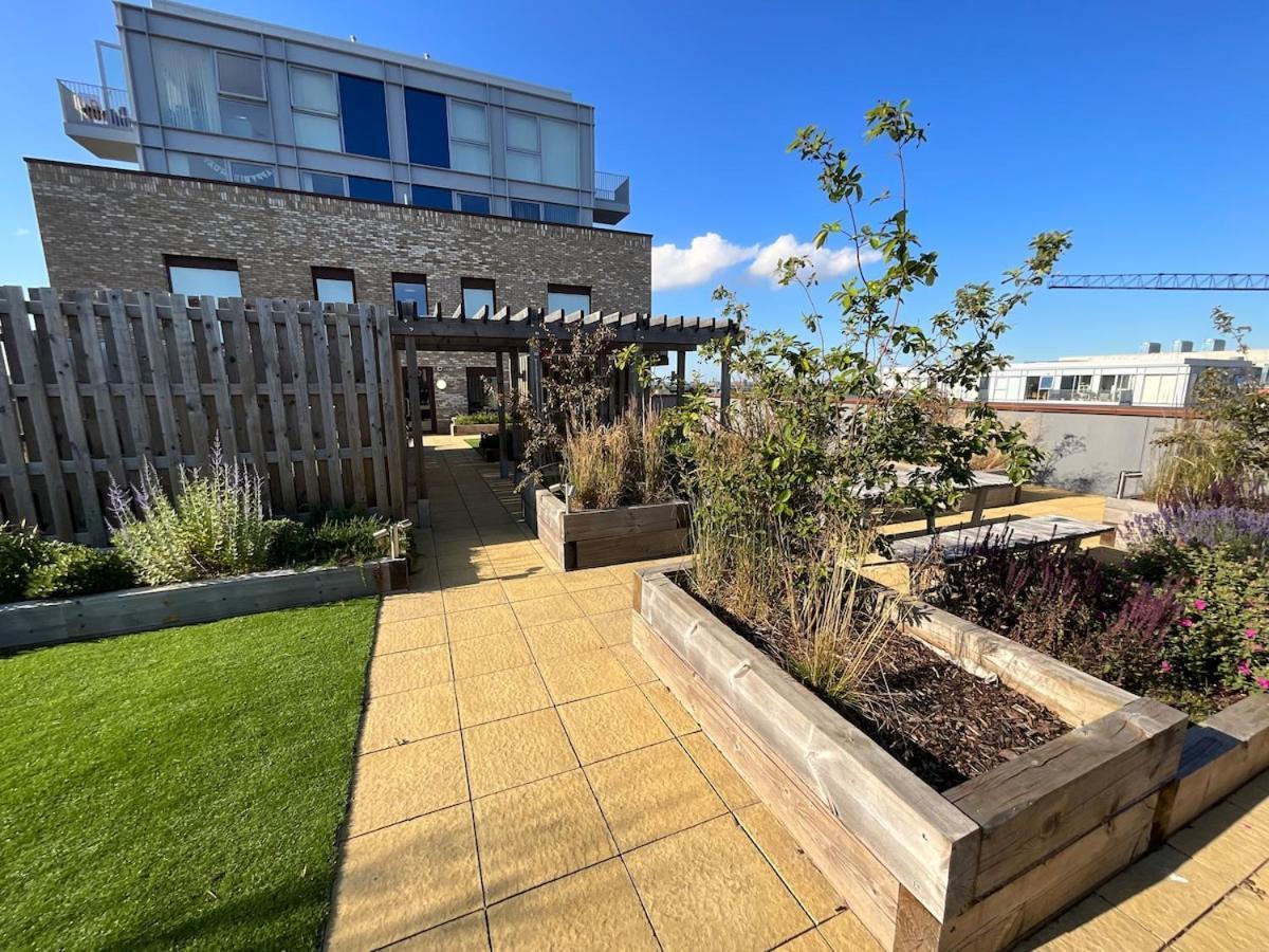 Deluxe Double Bed In Shared Apt Near Canary Wharf, City Airport & O2 Arena With Thames View Londra Esterno foto